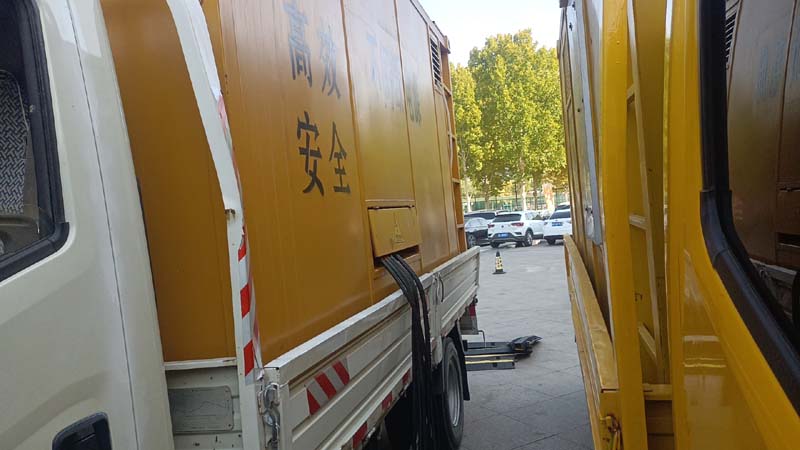 西工如何判断柴油发电机组和UPS电源的切换时间是否符合要求？