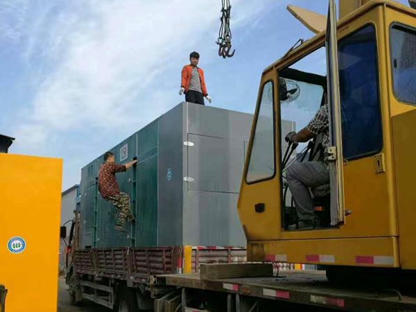 西工如何判断水冷式机油散热器密封件是否需要更换?